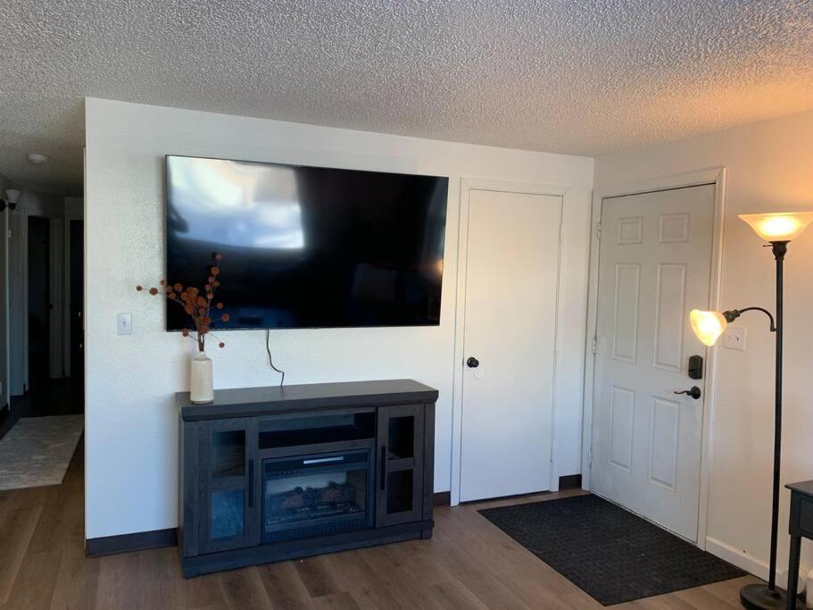 Newly Remodeled Relaxing Stay Near Downtown Fairbanks Bagian luar foto